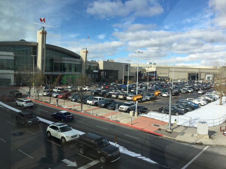 Anti-maskers take a stand on Calgary’s face-covering bylaw at Chinook ...