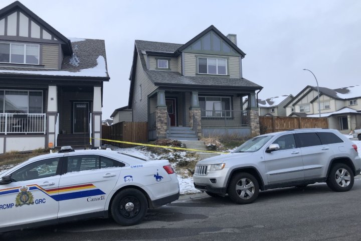 Man dies after stabbing in Cochrane house: RCMP