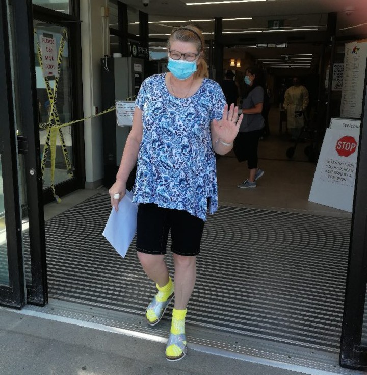 Shelley Biscoe leaving the hospital. The 53-year-old was put on a ventilator as a result of the symptoms she experienced from COVID-19.