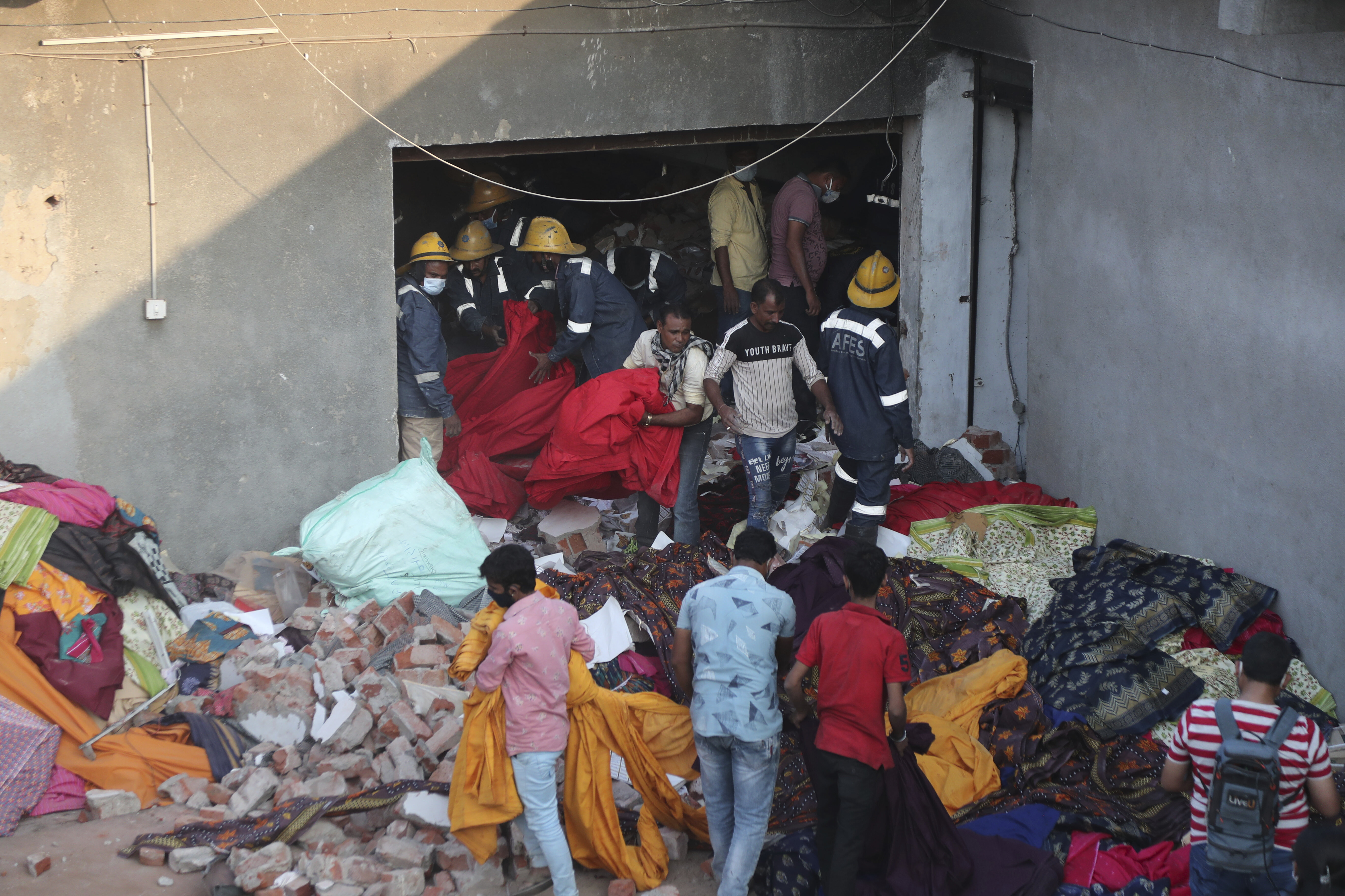 12 Dead After Powerful Blast Fire At India Warehouse National   CP111314019 