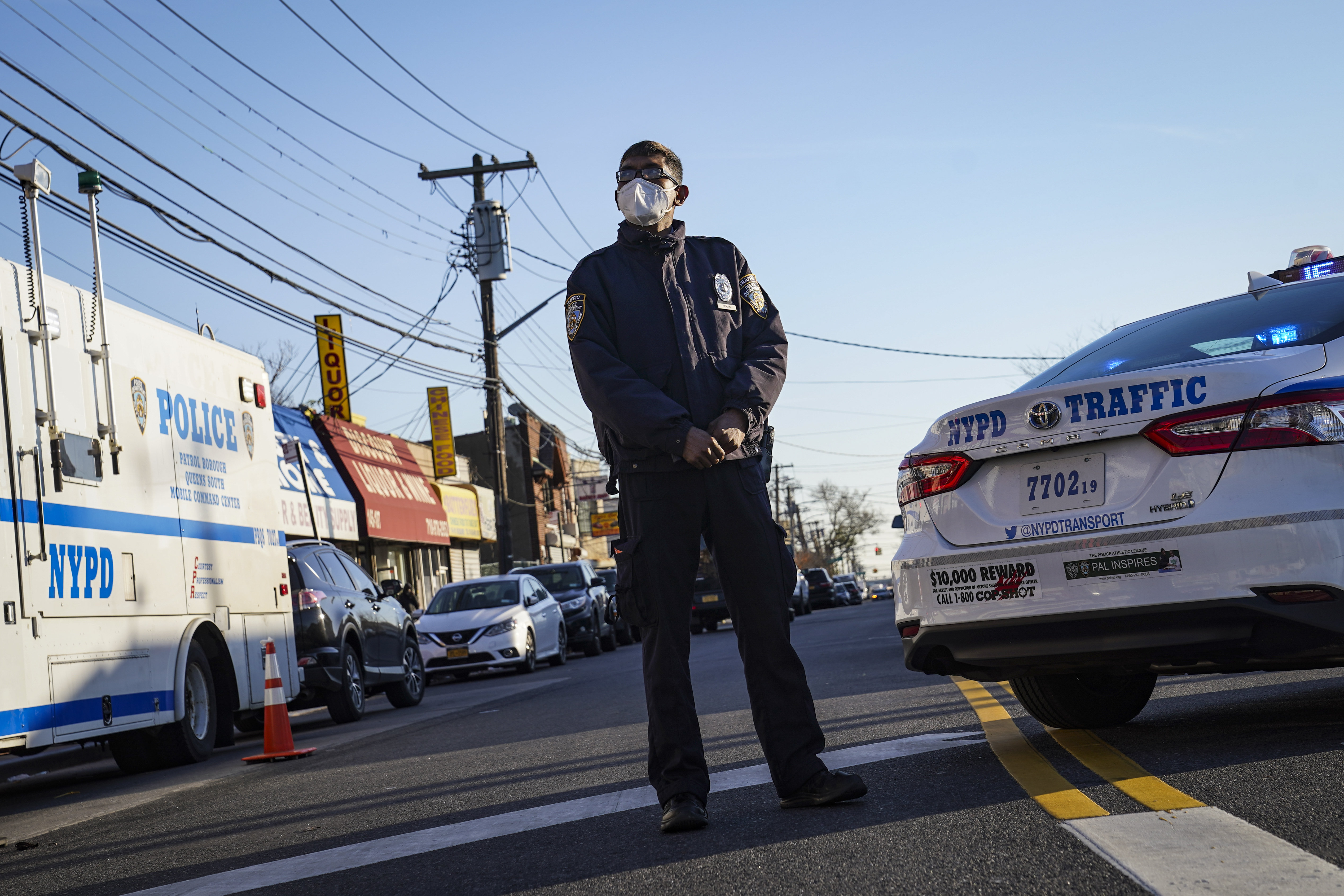 2 New York police officers shot during domestic violence call ...