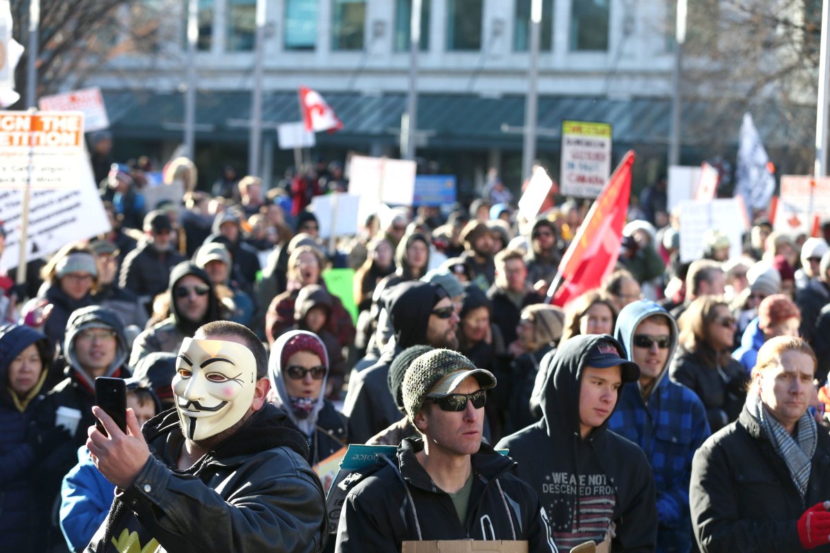 covid-19-3-charged-following-calgary-anti-mask-rally-globalnews-ca