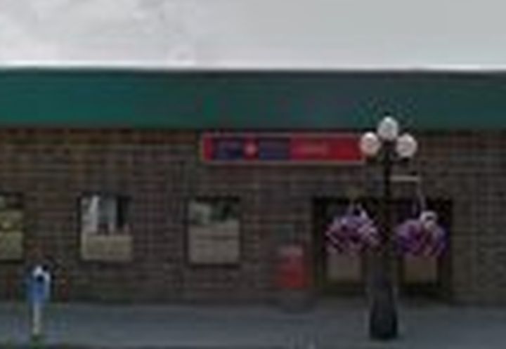 Leduc RCMP are asking the public for tips as they try to track down the people they believe stole dozens of packages from the Calmar Post Office early Monday morning. 