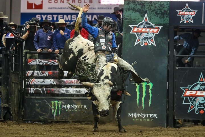 Dakota Buttar cements his first PBR Canada championship with an 88-point ride on Finning Lil Shorty.
