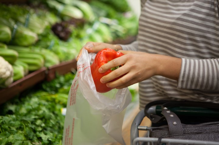 Manitoba Grocery Clerk Solves Mystery Of How To Open Produce Bags Amid 