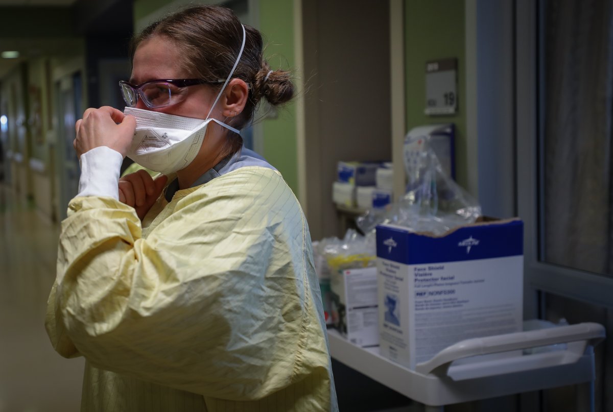 Staff in the Intensive Care Unit at Peter Lougheed Centre hospital in Calgary on April 17, 2020. Calgary's Peter Lougheed Centre is one of the latest hospitals to adopt Alberta Health Service's mask directive to curb the spread of COVID-19.