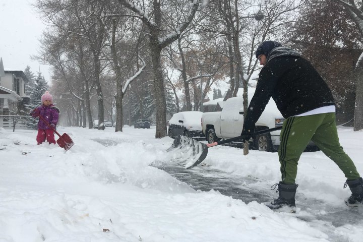 Edmonton and area pounded with snow Saturday, 15-25 cm now expected