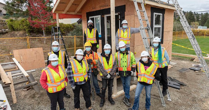 indigenous construction students complete energy-efficient