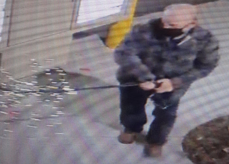 OPP are hoping to identify a Christmas tree thief in Fergus, Ont. 