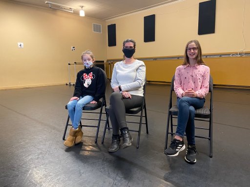Dance student Lauren Hunter, parent Kristin Maier and her daughter, Rowyn, speak to Global News about the impact a long-term shut down would have on them.