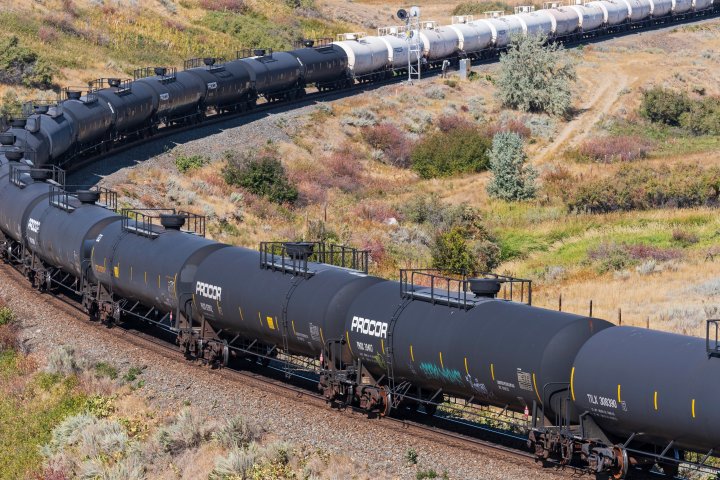 Crude-by-rail shipments bounce back from summer lows in September, says CER
