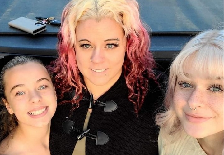 A Regina mother and her two daughters are helping people in need these holidays by collecting and donating gifts. So far, they have over 100 gifts to hand out. 