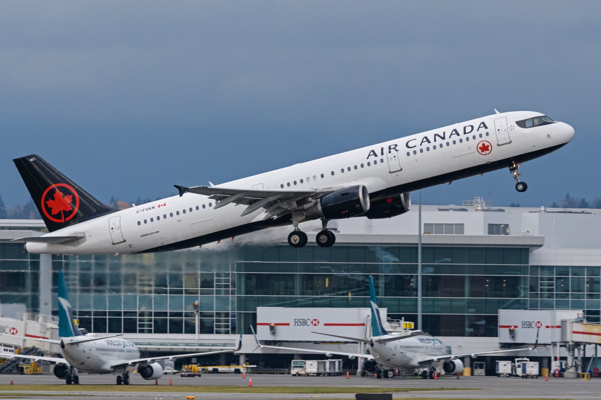 An Air Canada Airbus A321 jet (C-FGKN) takes off from Vancouver International Airport, Richmond, B.C. on Friday, November 20, 2020 on a cross-border flight between Vancouver and Los Angeles. 