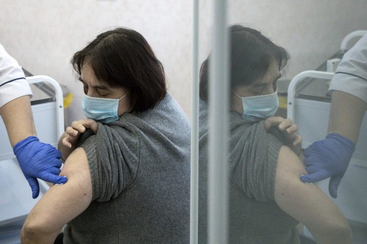 ‘No absolute confidence’: Rollout of Russia’s coronavirus vaccine tests public trust