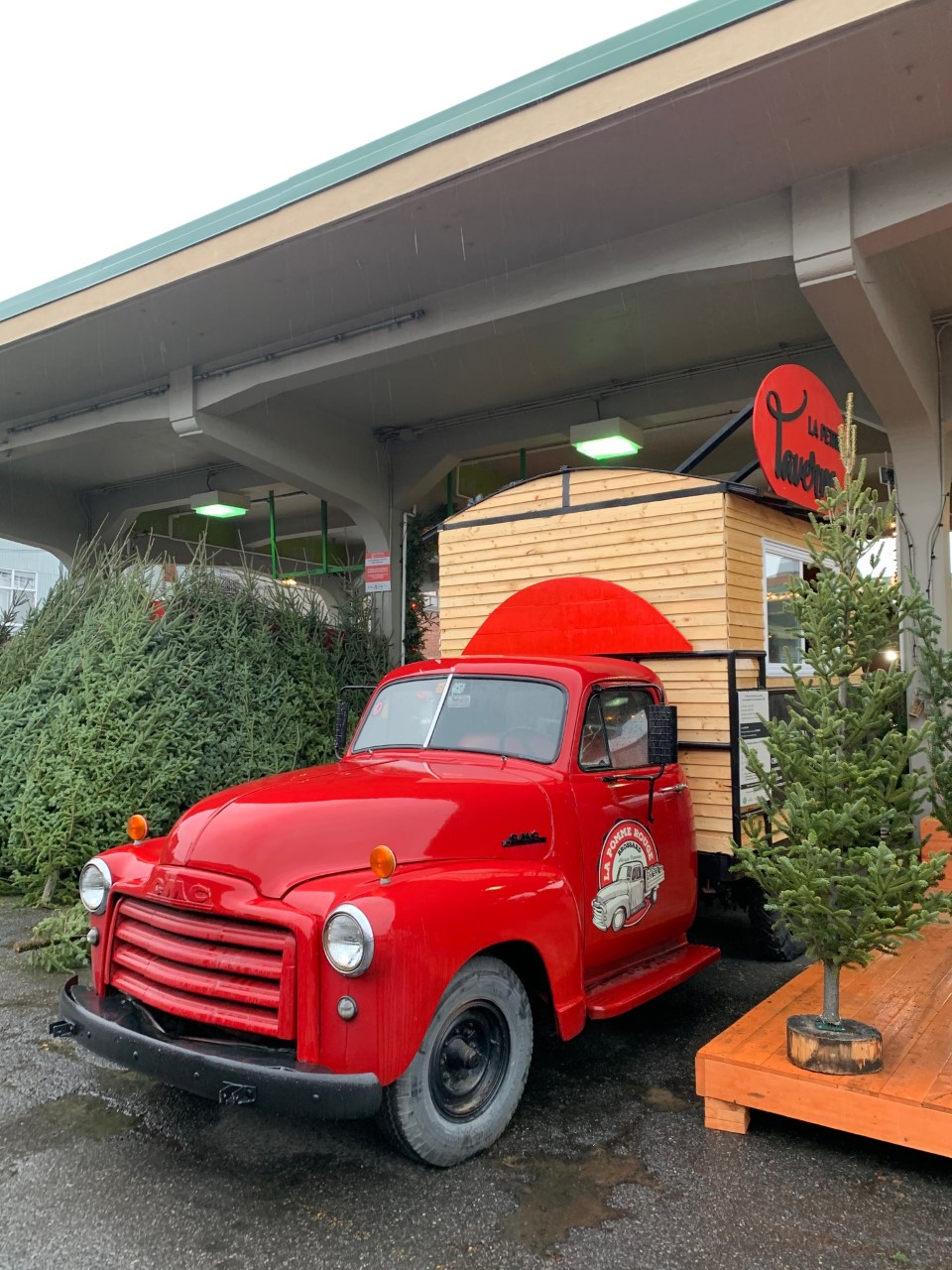 The Jean-Talon Christmas market opened for the first time on Friday, December 4th, 2020.