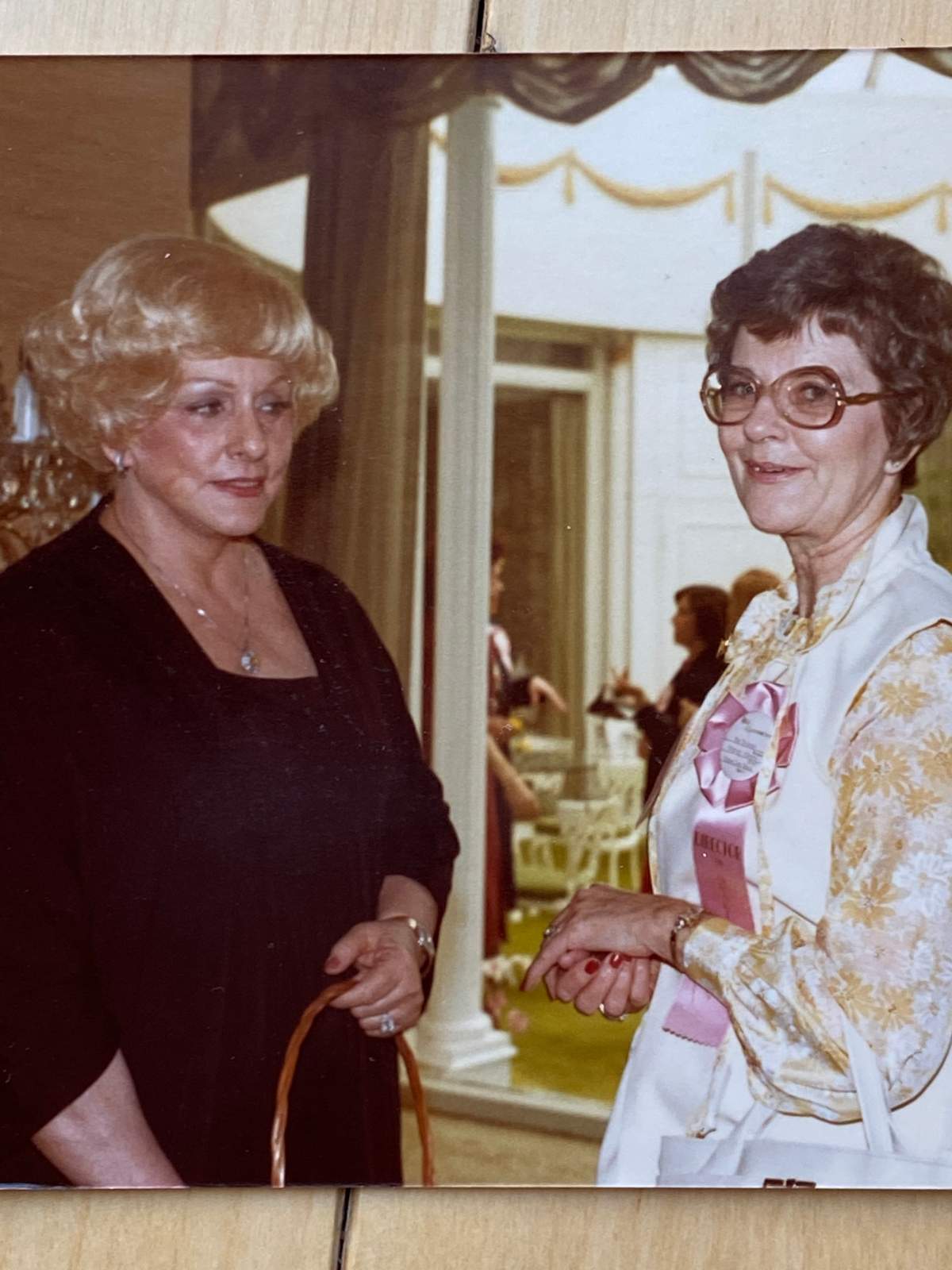 Fay Kuzmar meeting Mary Kay.