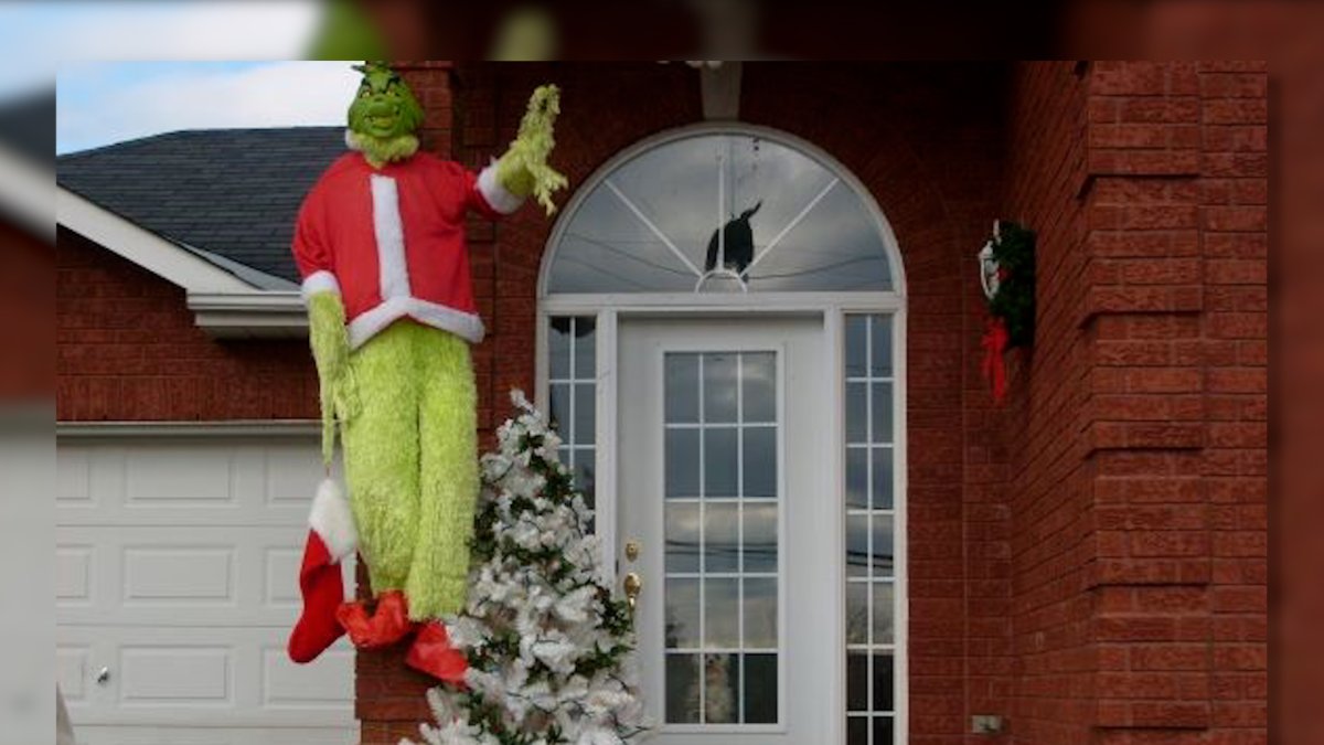 This Life-Size Christmas Light Stealing Grinch is The Only Decoration You  Need In Your Yard