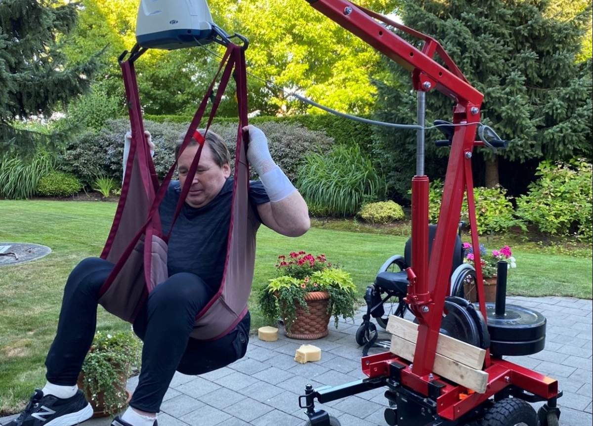 A photo of the special hoist and how it would be used. 