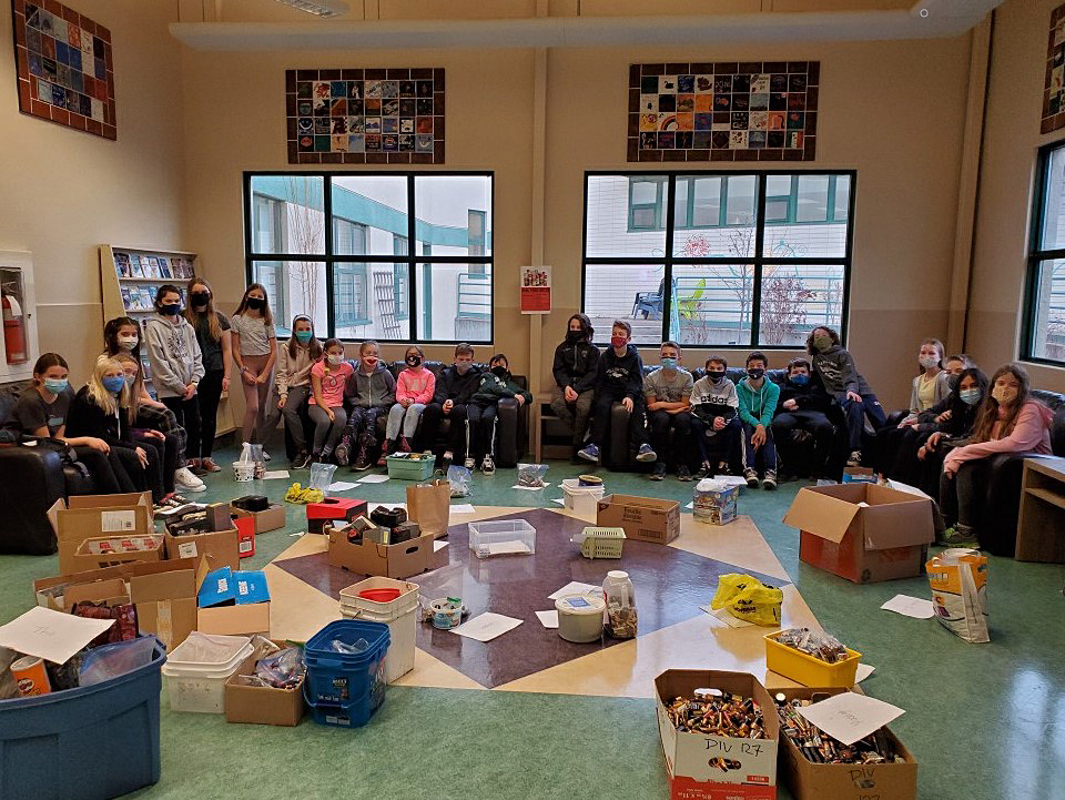 Students from a  Grade 6/7 class who spearheaded the contest and was the class that collected the most batteries for recycling.