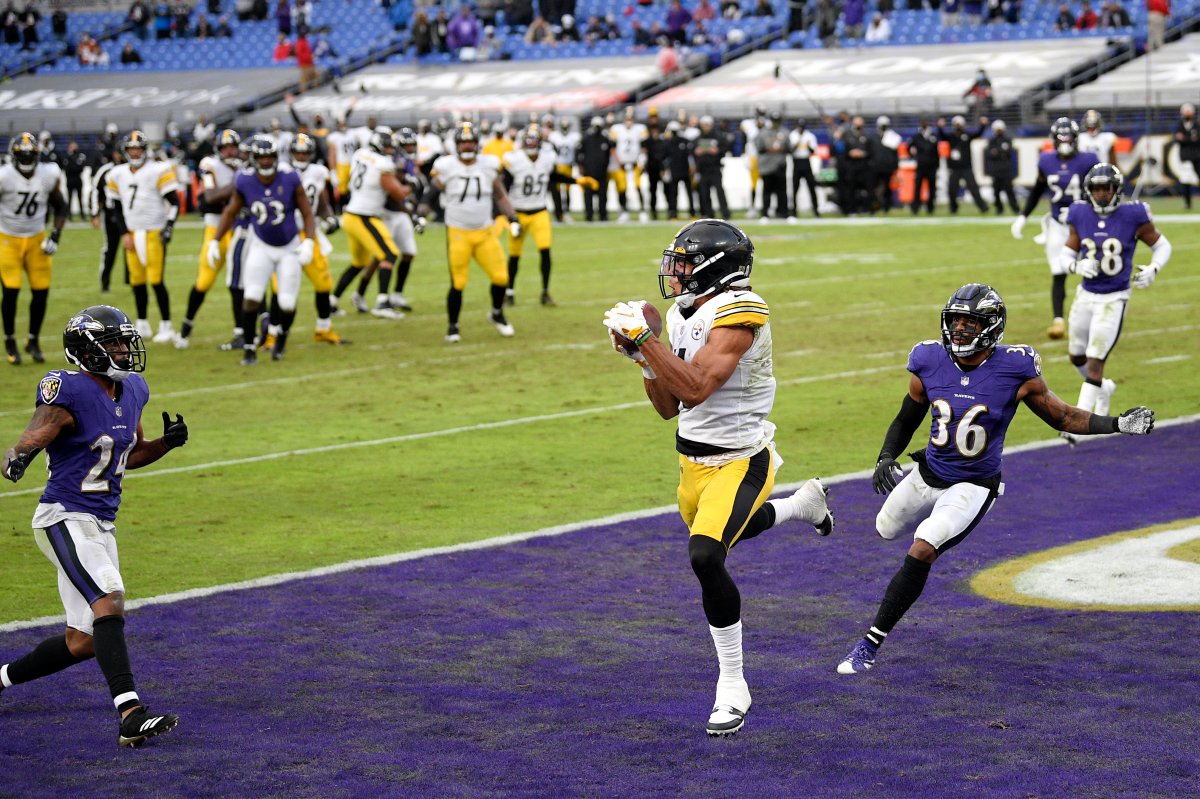 Pittsburgh Steelers wide receiver Chase Claypool, center left, makes a touchdown catch on a pass from quarterback Ben Roethlisberger (7) during the second half of an NFL football game against the Baltimore Ravens, Sunday, Nov. 1, 2020, in Baltimore.