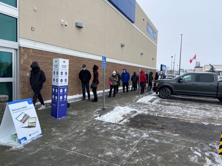 Boxing Day line up at north east Calgary Best Buy