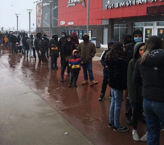 COVID-19 pandemic doesn’t stop Calgary shoppers on Boxing Day