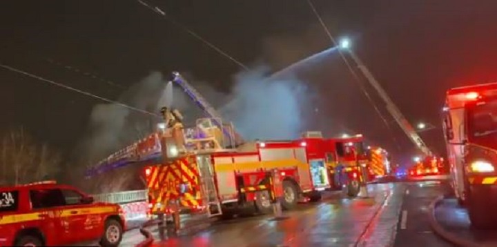 5-alarm fire breaks out at vacant building in Toronto