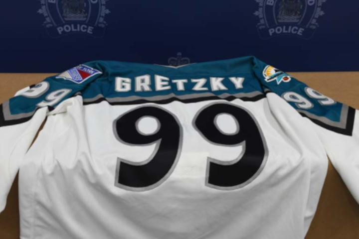 OPP officer charged in connection with alleged theft of Wayne Gretzky memorabilia