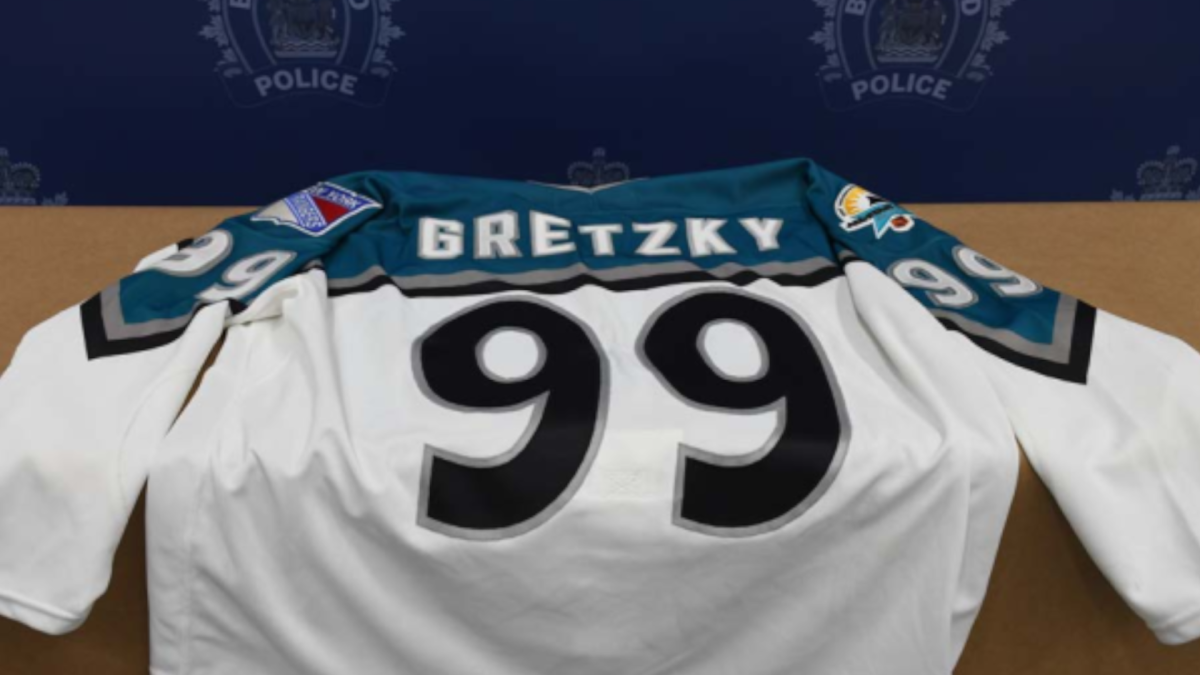 OPP officer charged in connection with alleged theft of Wayne Gretzky memorabilia - image