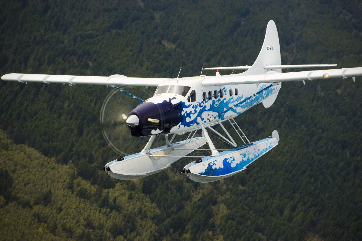 A de Havilland DHC-3 Otter float plane, the type that crashed near Little Grand Rapids in 2019.
