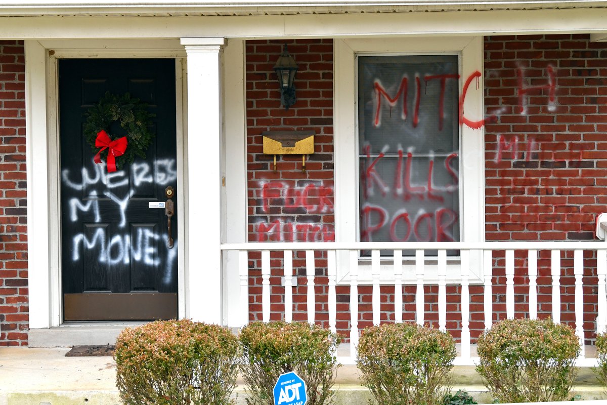 Vandals spray paint McConnell, Pelosi homes after 2K coronavirus