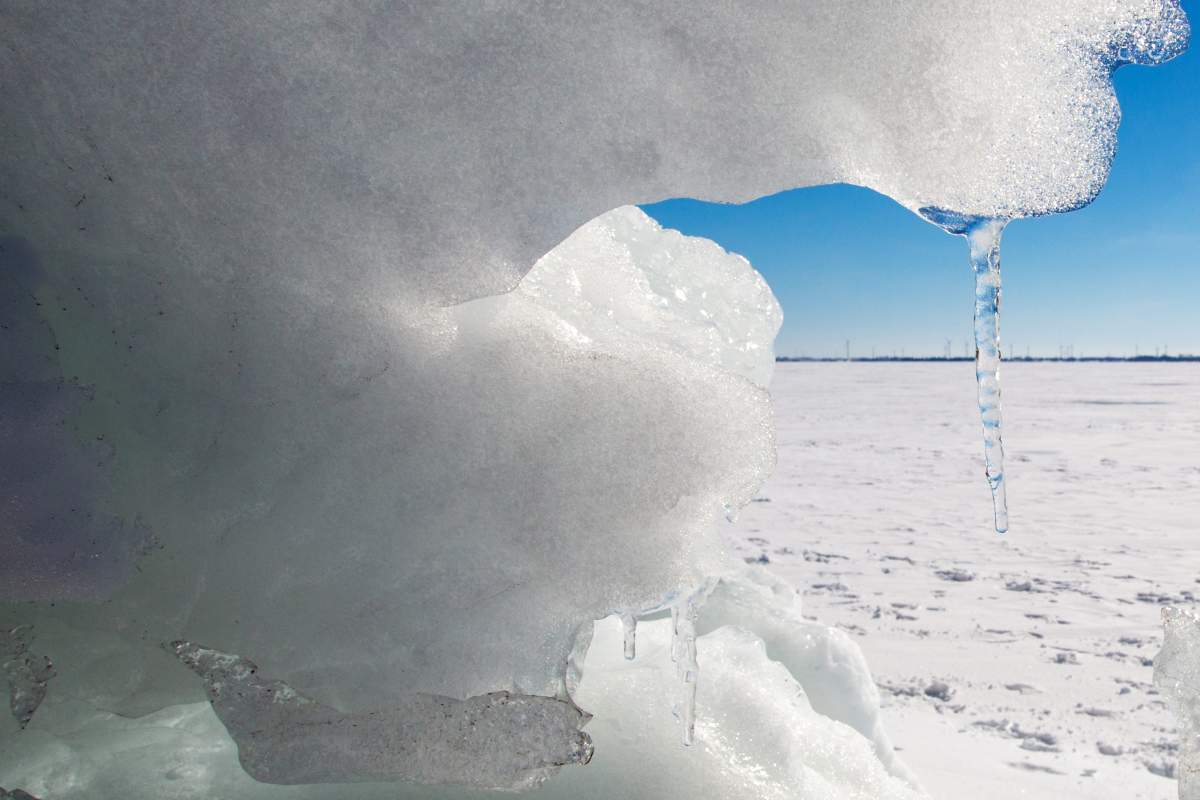 Environment Canada warns that extreme cold weather will be coming to the Kingston and Belleville regions overnight Friday and into Saturday.