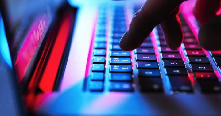 Футболен треньор на младши момиче в Летбридж е обвинен от