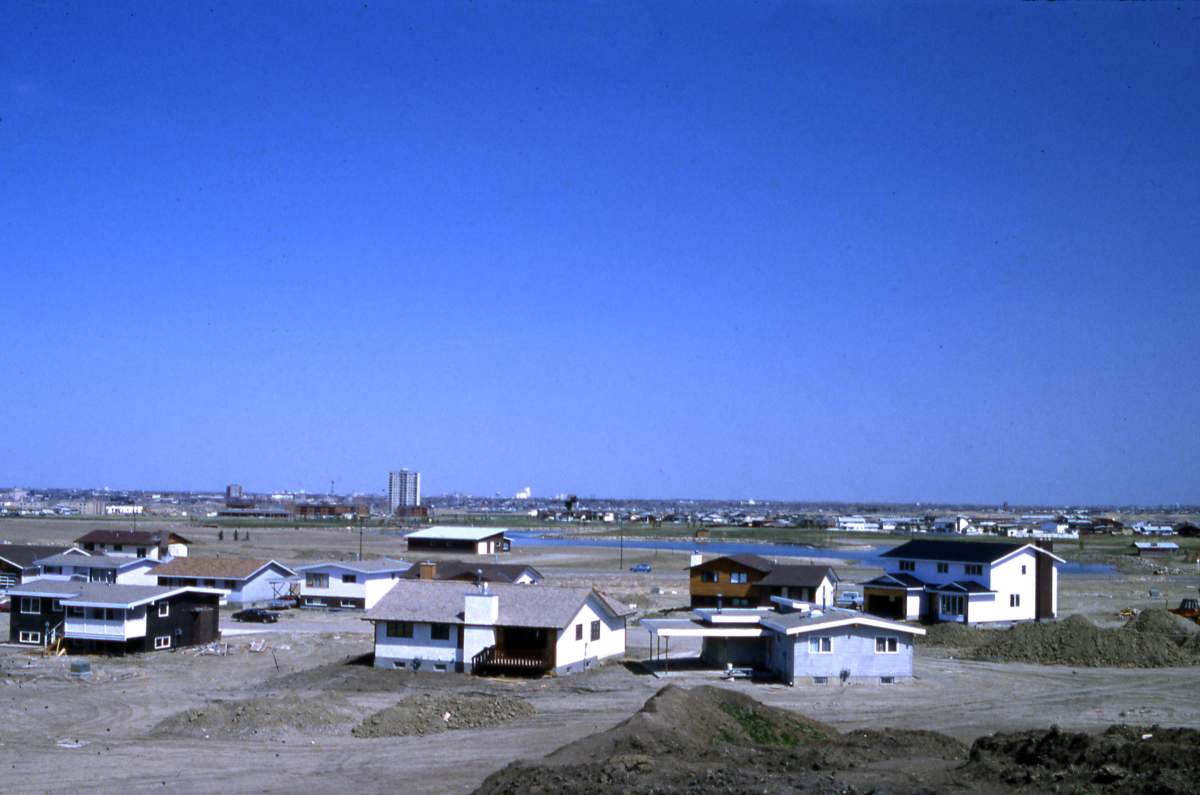 Image of the early development of West Lethbridge looking east over Nicholas Sheran park. Taken in 1979.