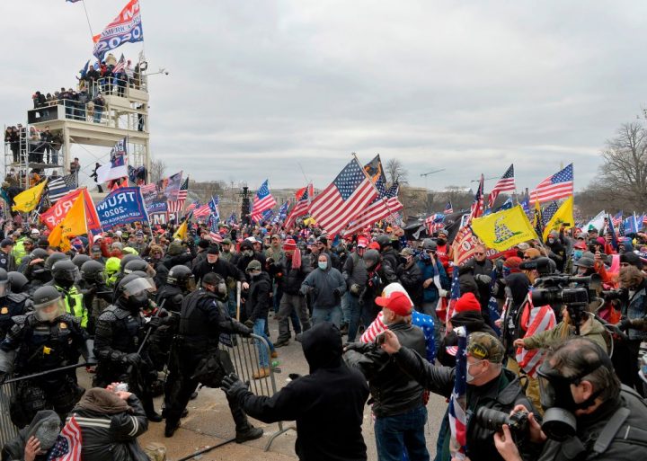 MAGA vs. BLM: Photos show stark contrast in police response to unrest ...