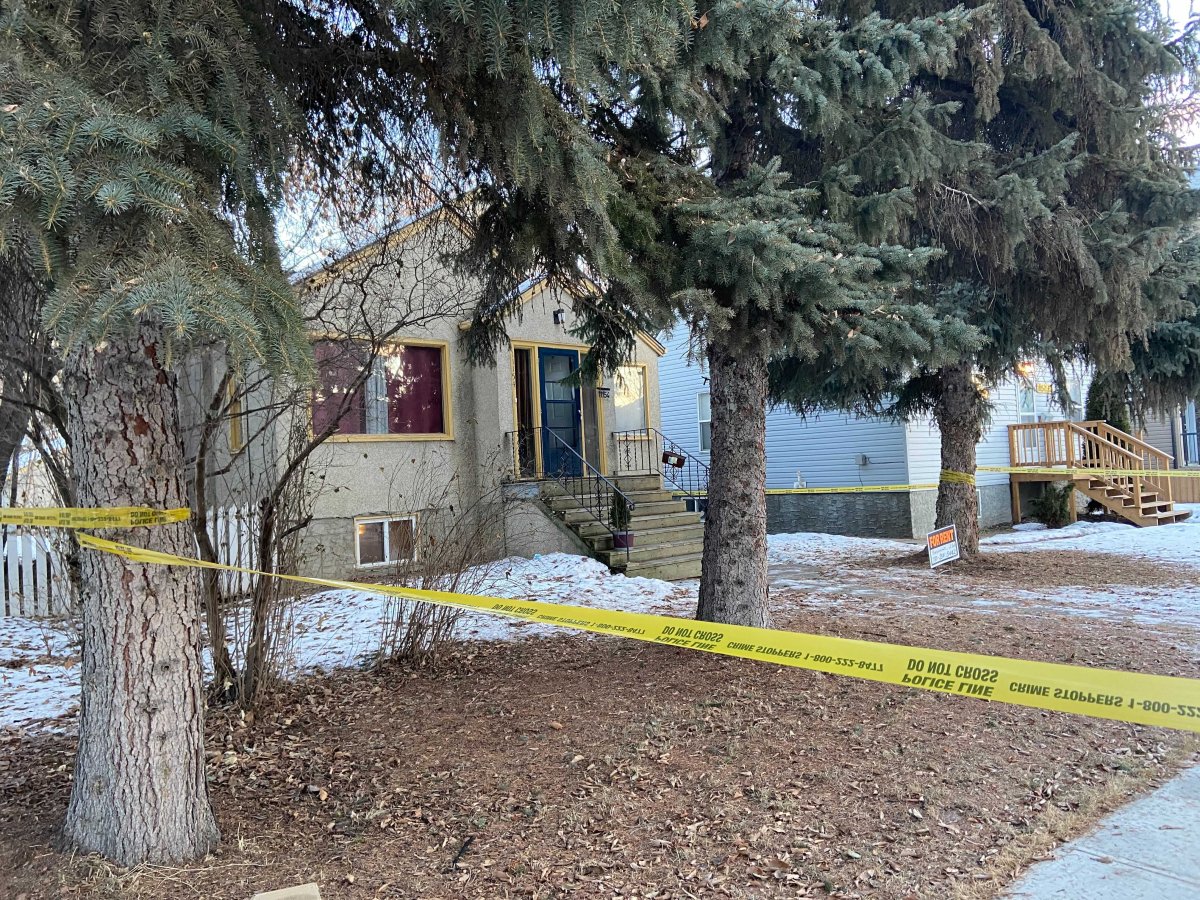 2 people found dead inside south Edmonton home, homicide unit