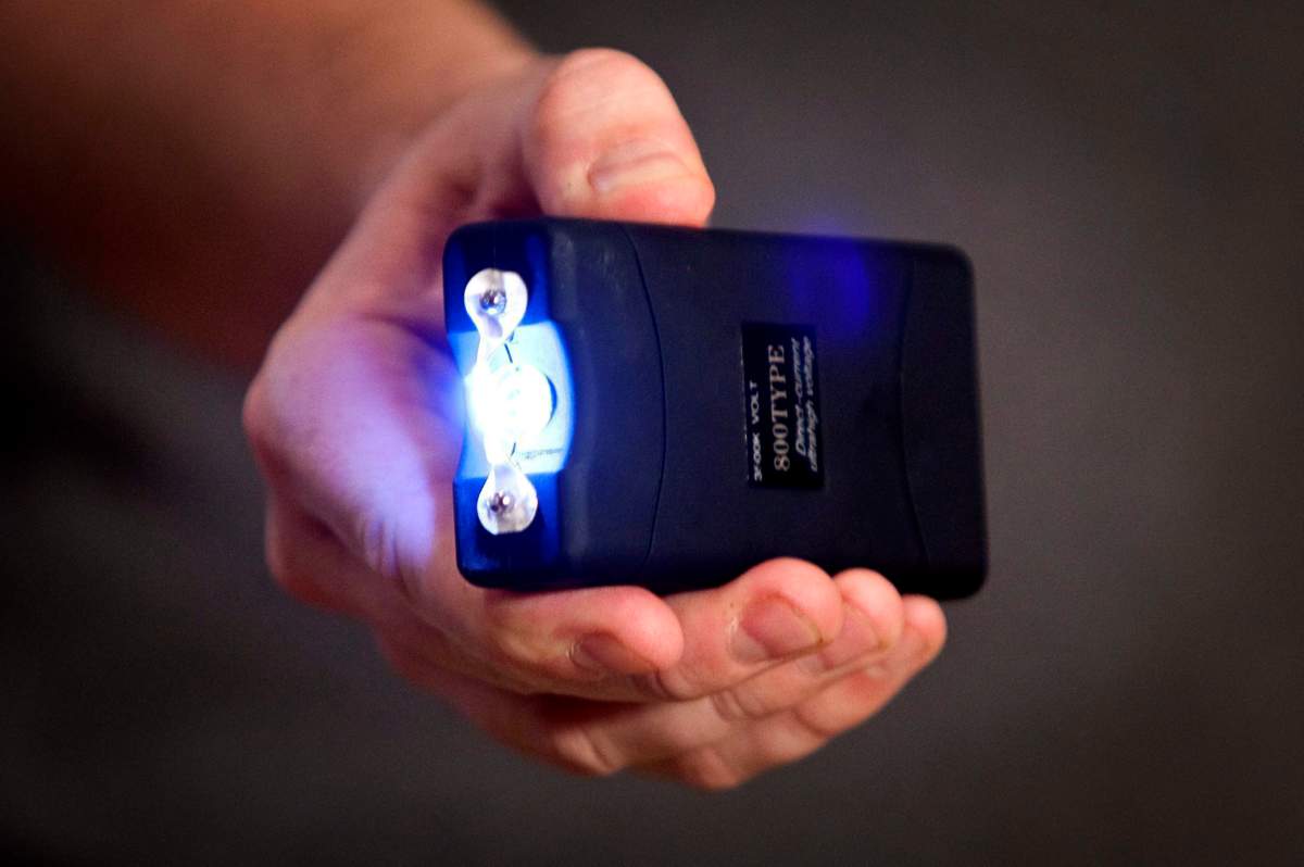 New Westminster police have arrested a man accused of brandishing a stun gun and threatening a restaurant owner after refusing to pay his bill.