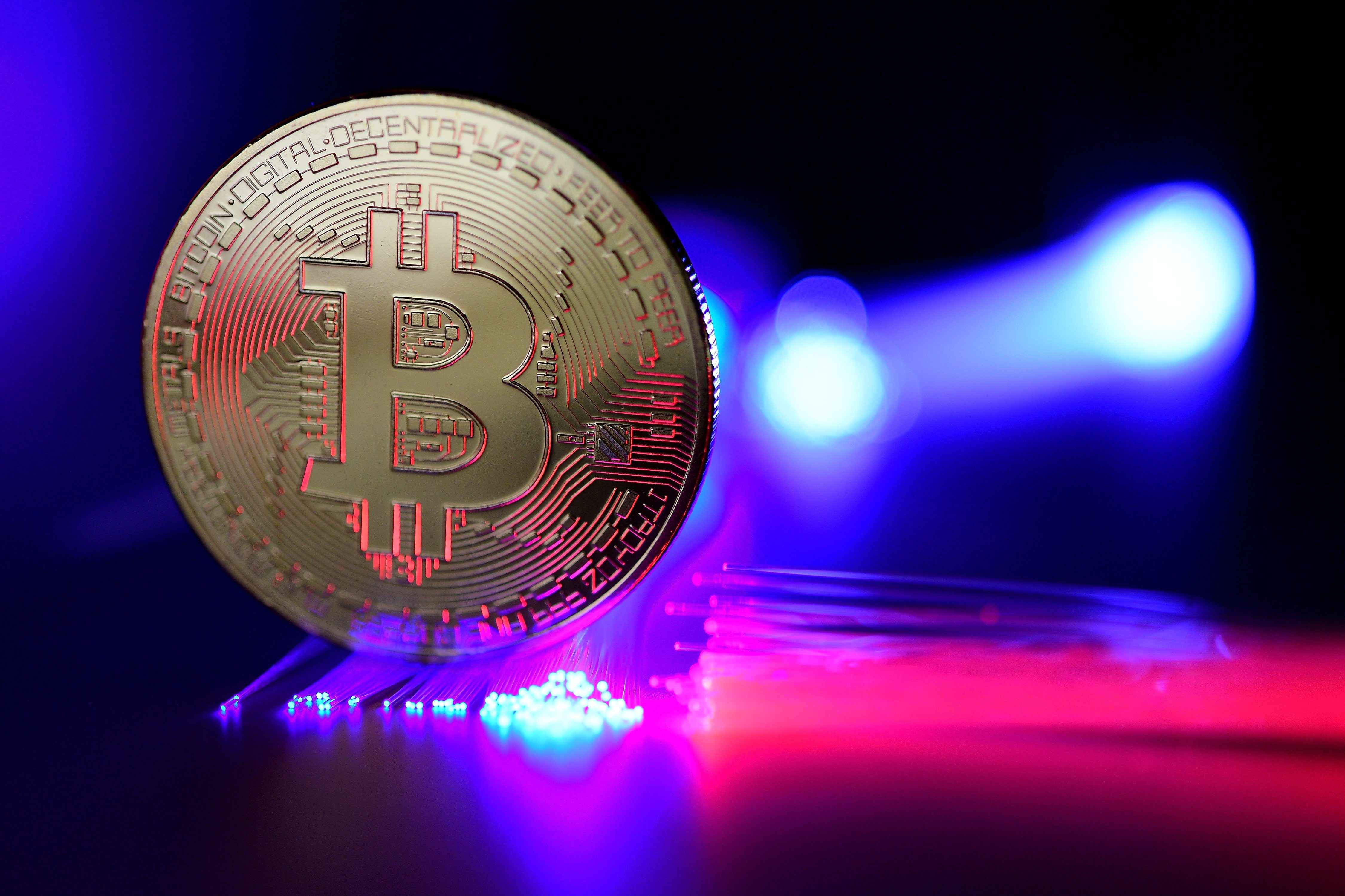 Bitcoin price tops US$60,000, nearing record high - National | Globalnews.ca