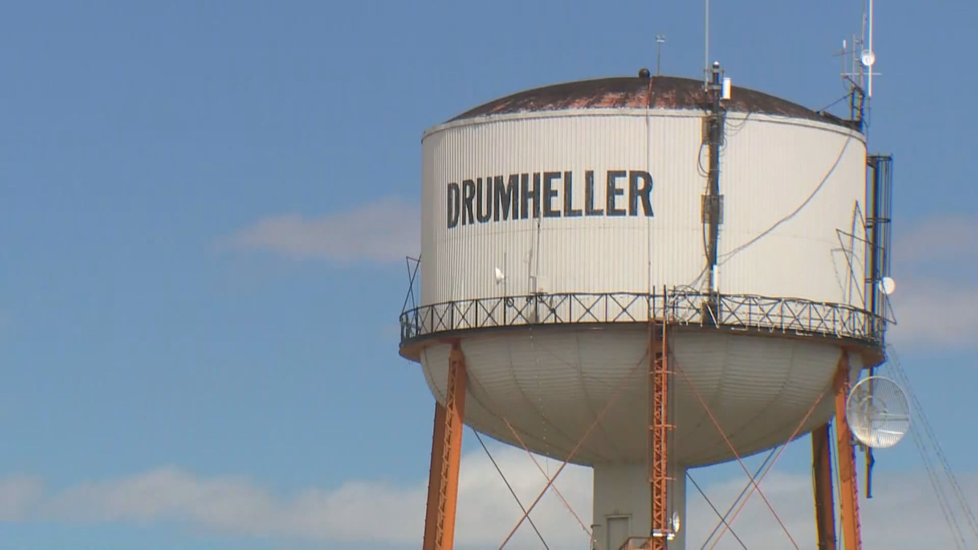 Член на общността на LGBTQ2 в Драмхелър изразява загриженост след