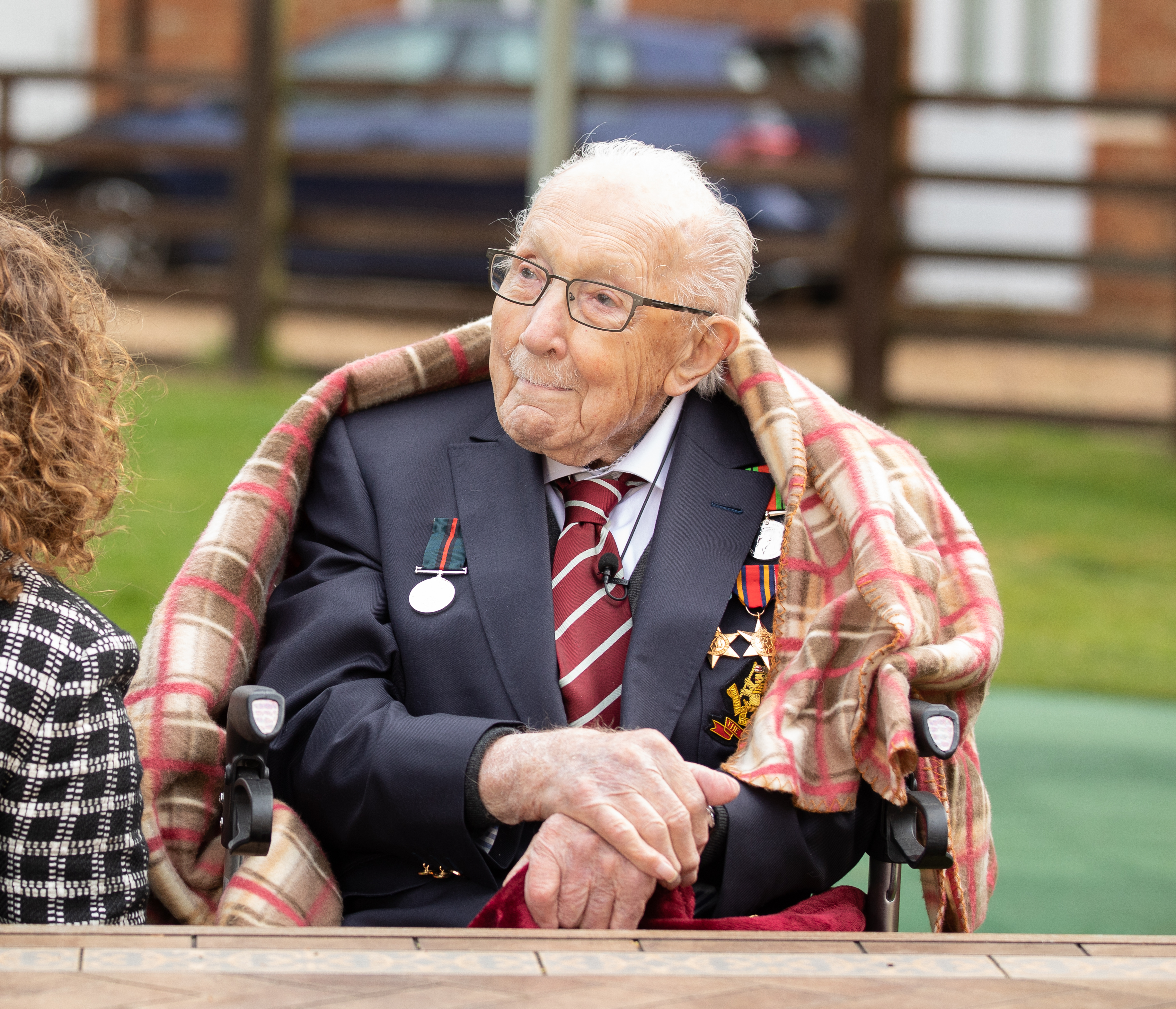 British WWII Veteran Capt. Tom Moore Dies At 100 After Contracting ...