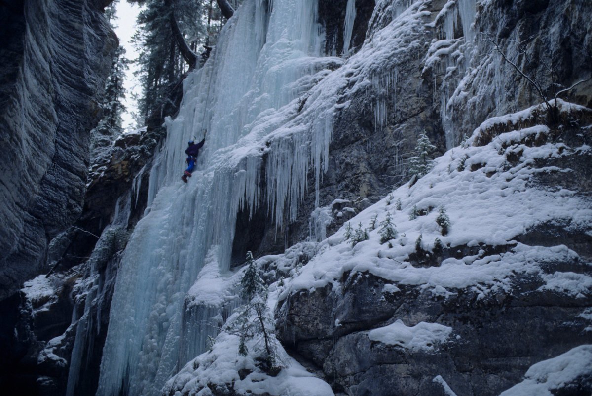 File: A climber on the frozen waterfall at Maligne Canyon in Jasper, Alta.