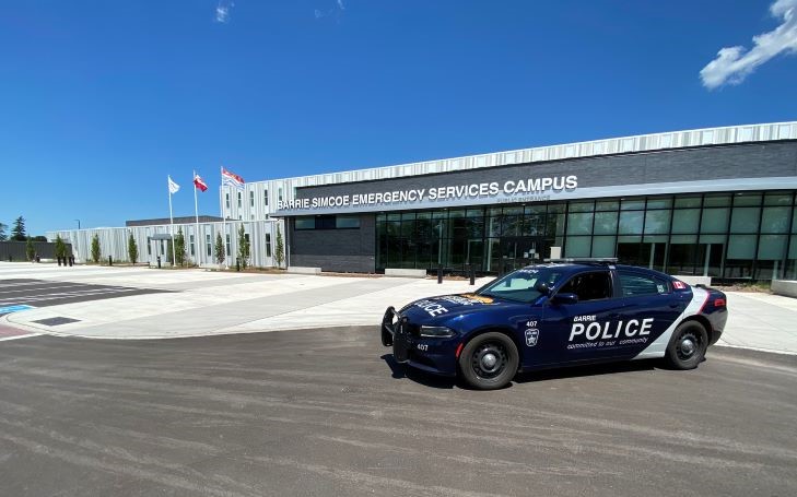 According to city police, officers established a perimeter and police dogs started a track to search for the suspect.