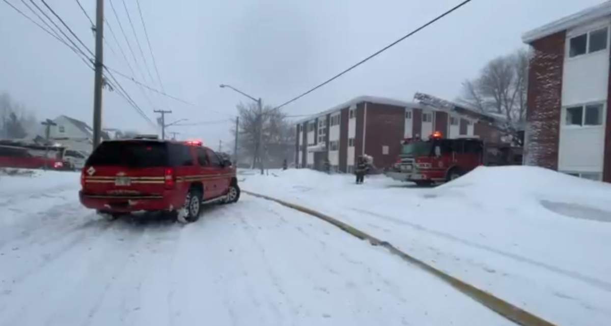 A fire on High Street in Moncton displaced tenants of an apartment building on Tuesday afternoon. 