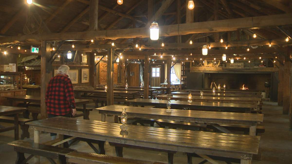 Hard hit by the pandemic, 70 sugar shacks usually competing have joined forces to carry out the 'Ma cabane a la maison' project.
