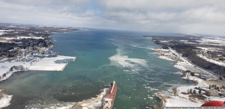 Police are recommending all recreational ice users -- pedestrians, fishers, snowmobilers and ATV drivers -- to leave the ice during icebreaking operations.