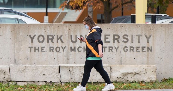 Университет в Торонто се готви хиляди служители да напуснат стачка