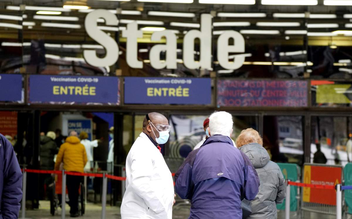 People entering the Olympic stadium to be vaccinated against COVID-19. Montreal, Wednesday, March 3, 2021. 