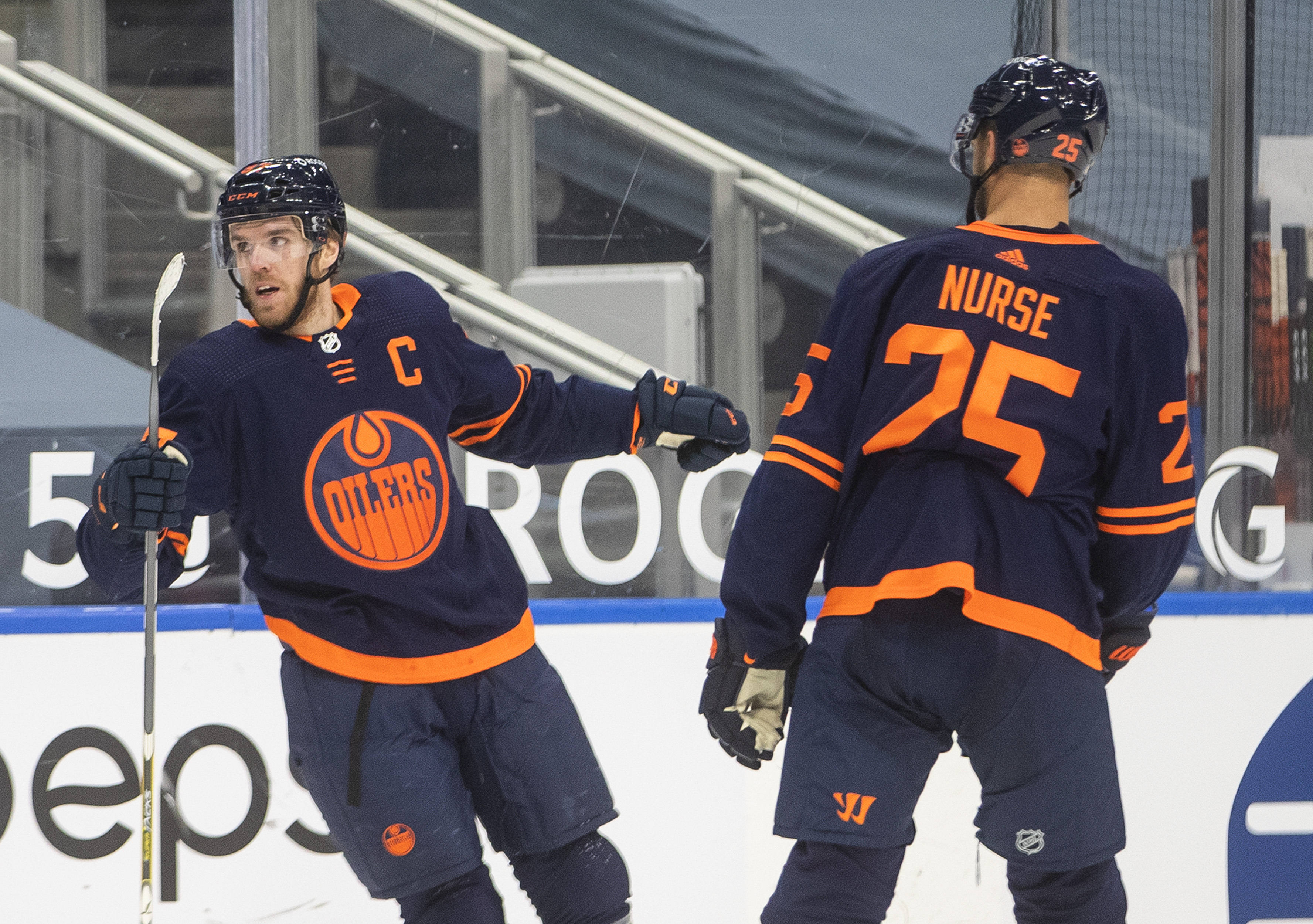 Connor McDavid scores twice to lead Edmonton Oilers past Jets - Edmonton | Globalnews.ca