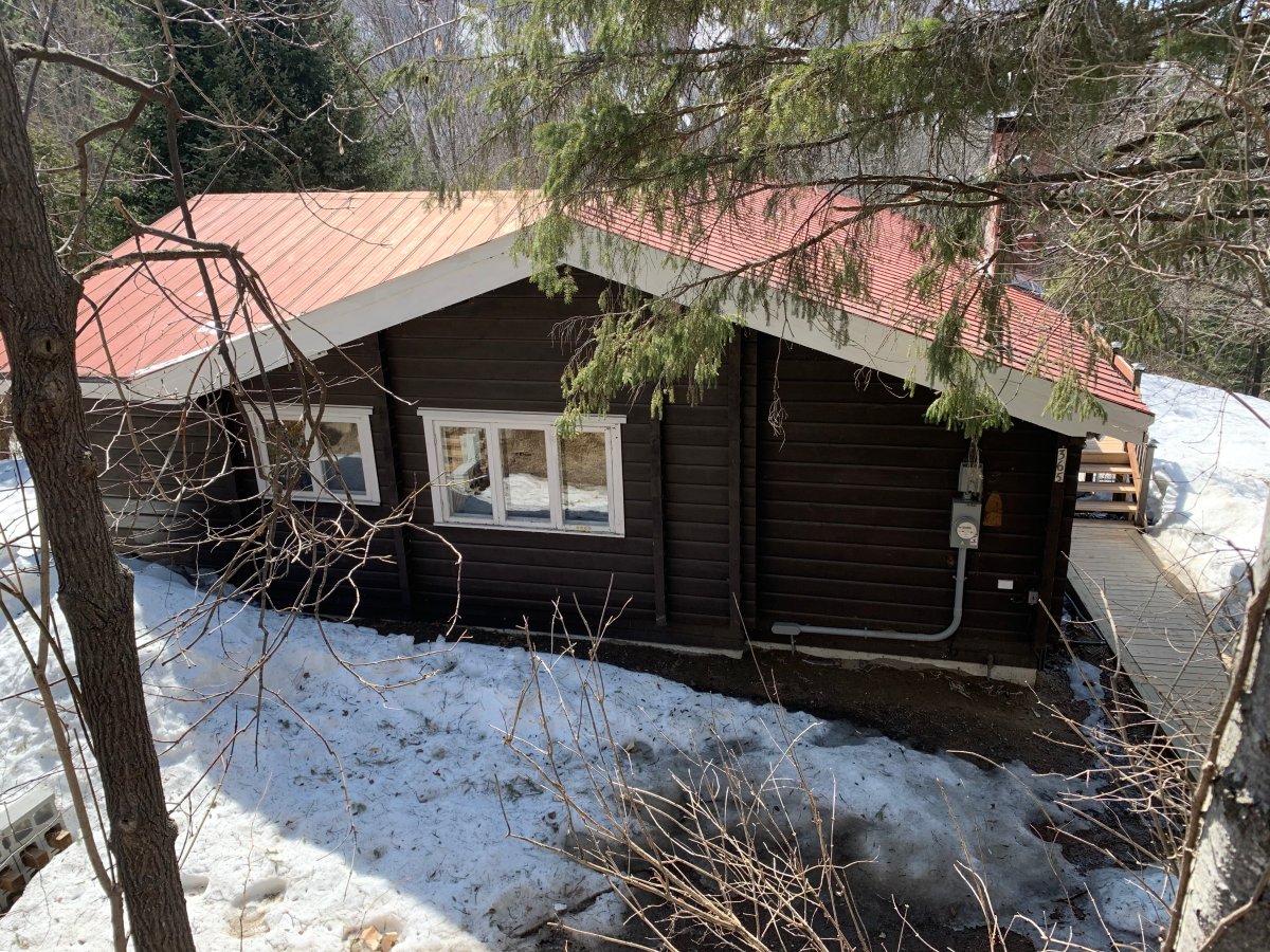 Four season cottage for sale near Saint-Sauveur