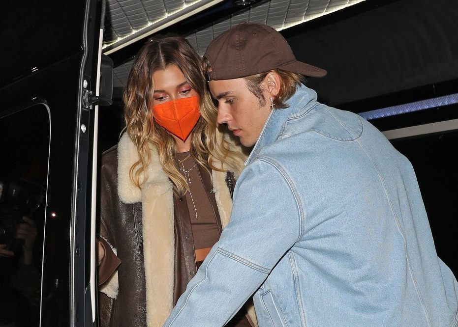 Justin Bieber Calls Out Paparazzi Accuses Them Of Taking Pictures Up Wife Hailey Bieber S Skirt 1460 Cjoy